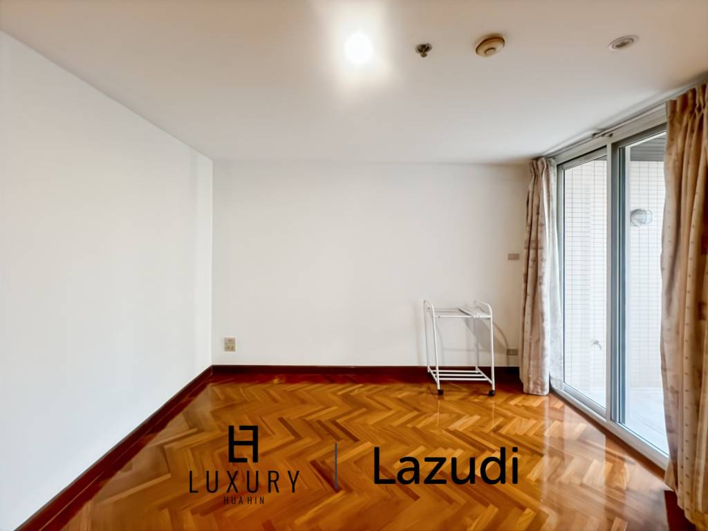 คอนโด 2 ห้องนอน ชั้นล่าง 105 ตร.ม. วิวสวนในบ้านแสนสราญ