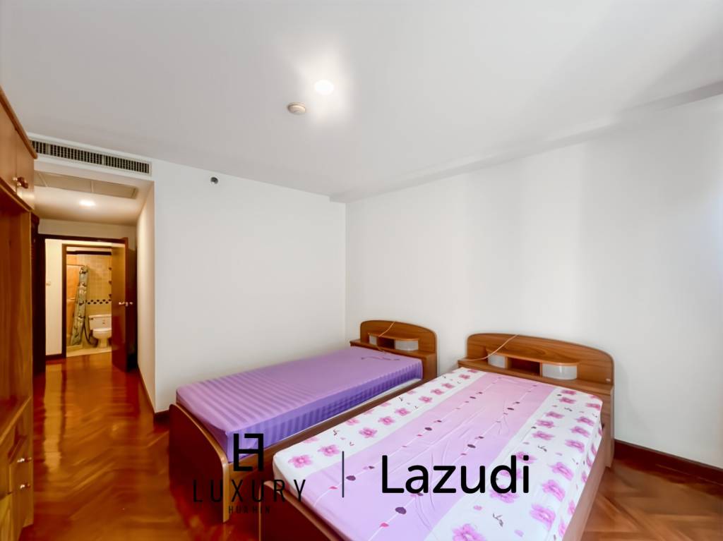 คอนโด 2 ห้องนอน ชั้นล่าง 105 ตร.ม. วิวสวนในบ้านแสนสราญ