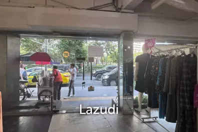 52 sqm Streetfront Retail Unit in Khlong Toei Bangkok