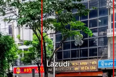 52 sqm Streetfront Retail Unit in Khlong Toei Bangkok