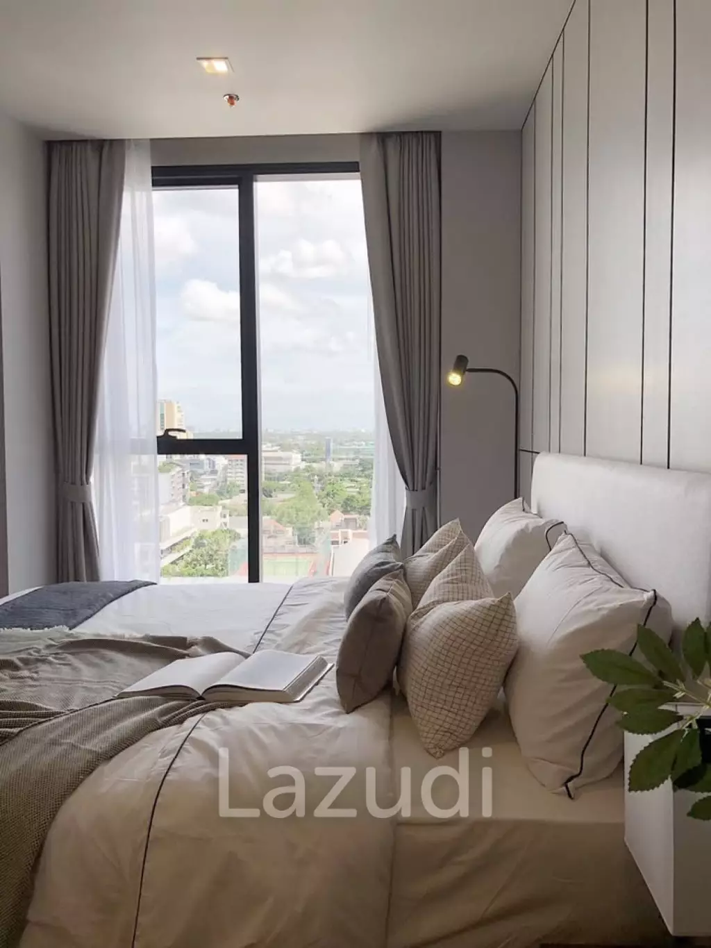 45 sqm modern 1 bedroom condo on 14th floor Ideo Q Sukhumvit 36 Khlong Toei Bangkok