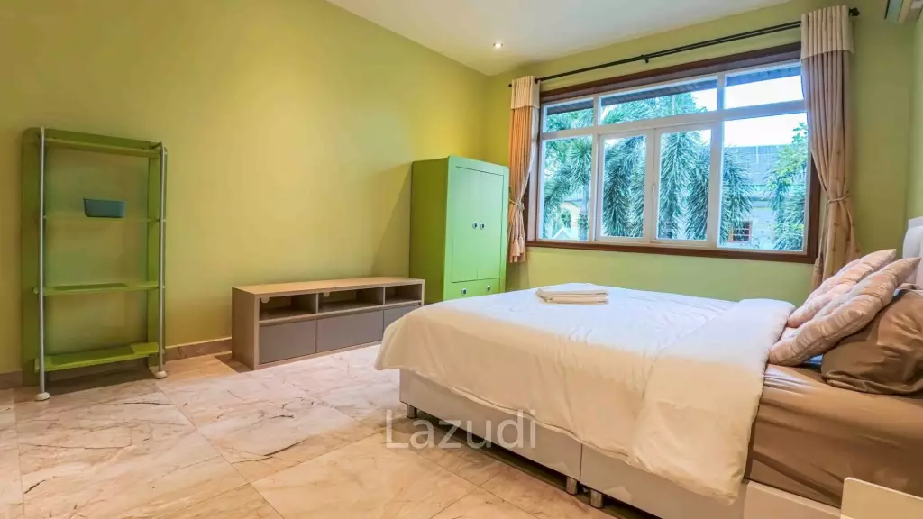 Spacious 7-bedroom private pool villa in Kathu near Patong and golf courses