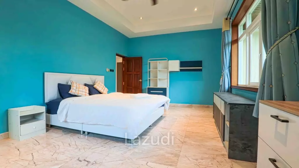 Spacious 7-bedroom private pool villa in Kathu near Patong and golf courses
