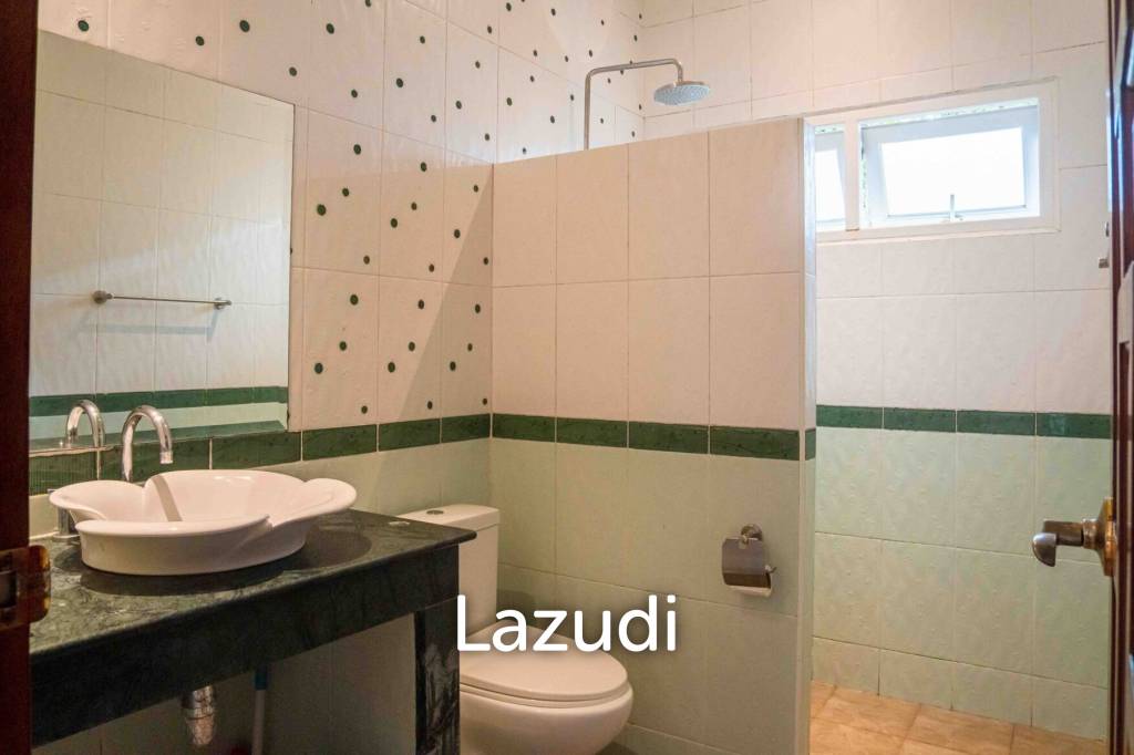 Spacious 7-bedroom private pool villa in Kathu near Patong and golf courses