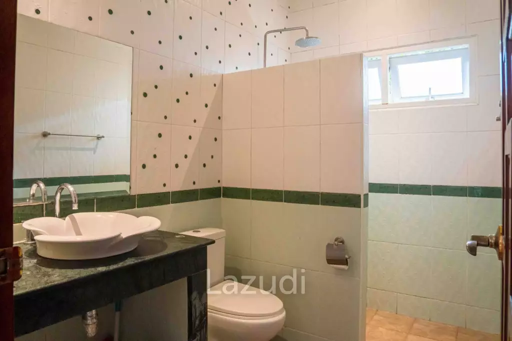 Spacious 7-bedroom private pool villa in Kathu near Patong and golf courses