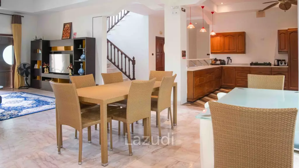 Spacious 7-bedroom private pool villa in Kathu near Patong and golf courses