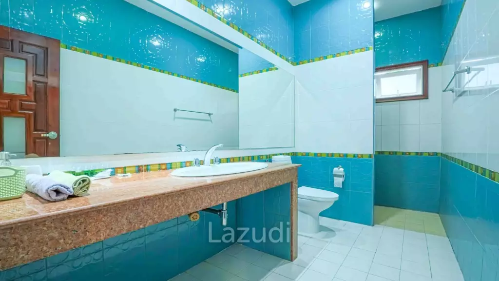 Spacious 7-bedroom private pool villa in Kathu near Patong and golf courses