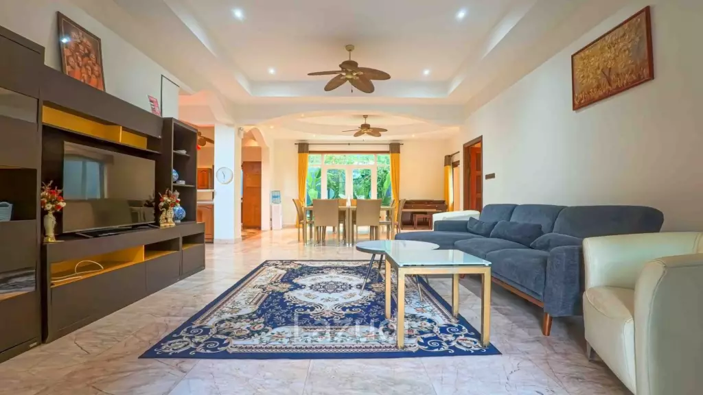 Spacious 7-bedroom private pool villa in Kathu near Patong and golf courses