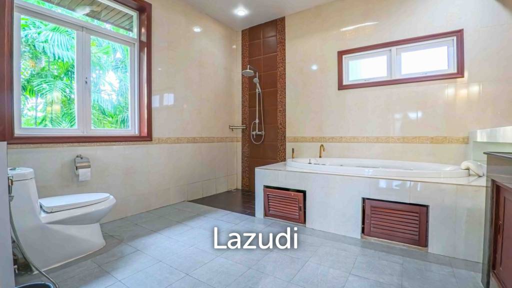 Spacious 7-bedroom private pool villa in Kathu near Patong and golf courses