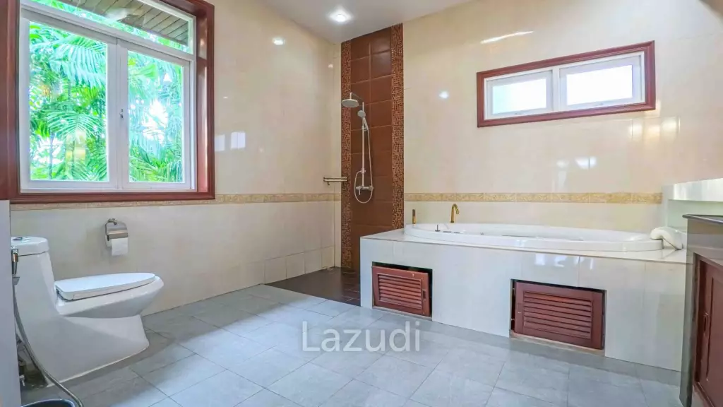 Spacious 7-bedroom private pool villa in Kathu near Patong and golf courses