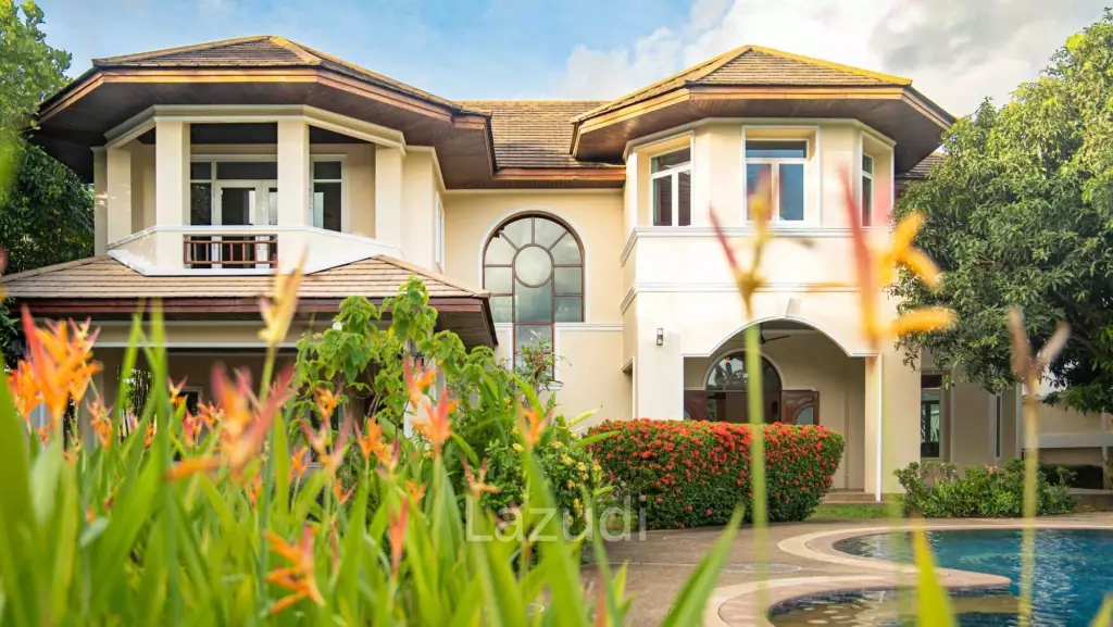 Spacious 7-bedroom private pool villa in Kathu near Patong and golf courses