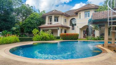 Spacious 7-bedroom private pool villa in Kathu near Patong and golf courses