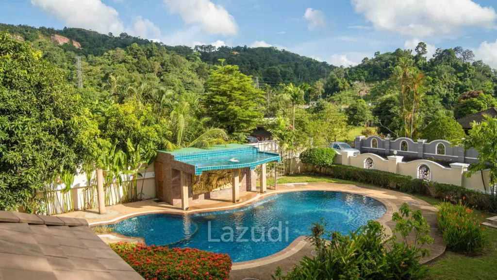 Spacious 7-bedroom private pool villa in Kathu near Patong and golf courses