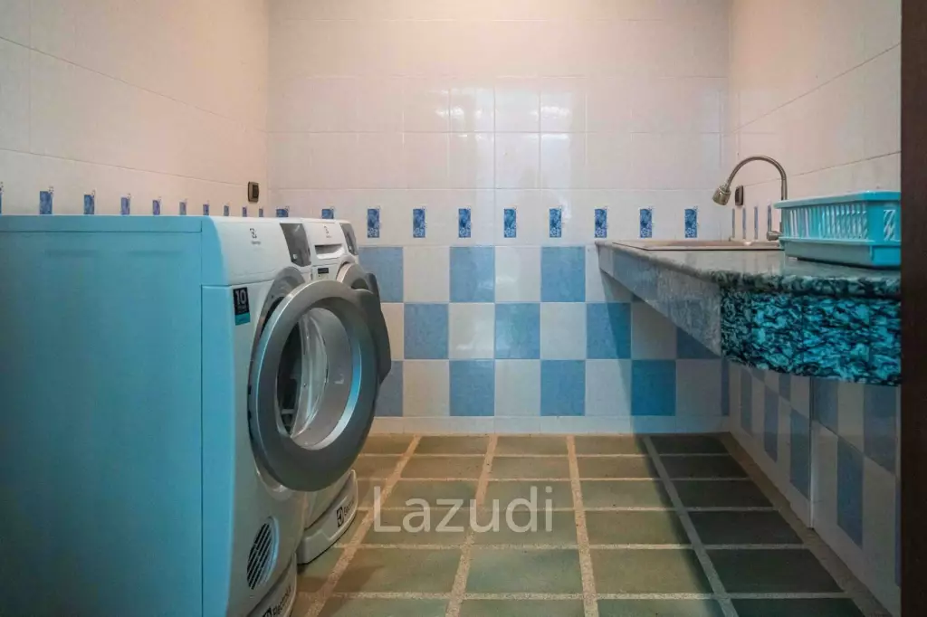 Spacious 7-bedroom private pool villa in Kathu near Patong and golf courses