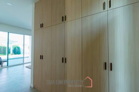 298 sqm New Modern pool villa in Thap Tai Hua Hin