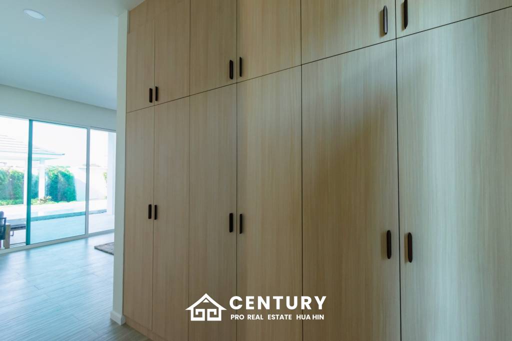 298 sqm New Modern pool villa in Thap Tai Hua Hin