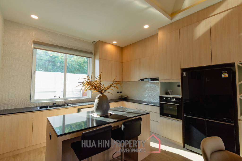 298 sqm New Modern pool villa in Thap Tai Hua Hin