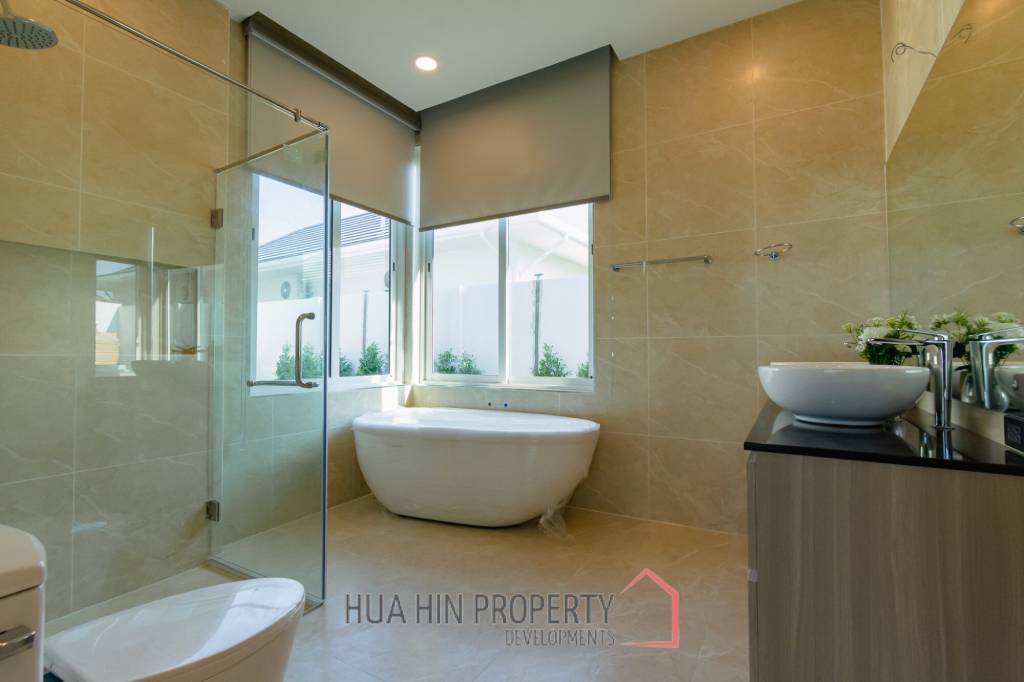 298 sqm New Modern pool villa in Thap Tai Hua Hin