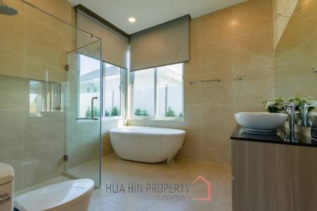 298 sqm New Modern pool villa in Thap Tai Hua Hin