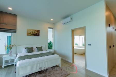 298 sqm New Modern pool villa in Thap Tai Hua Hin
