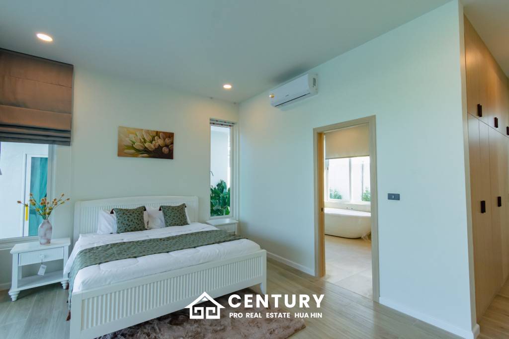 298 sqm New Modern pool villa in Thap Tai Hua Hin