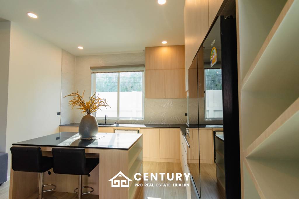 298 sqm New Modern pool villa in Thap Tai Hua Hin