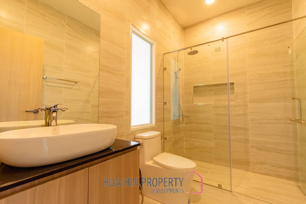 298 sqm New Modern pool villa in Thap Tai Hua Hin