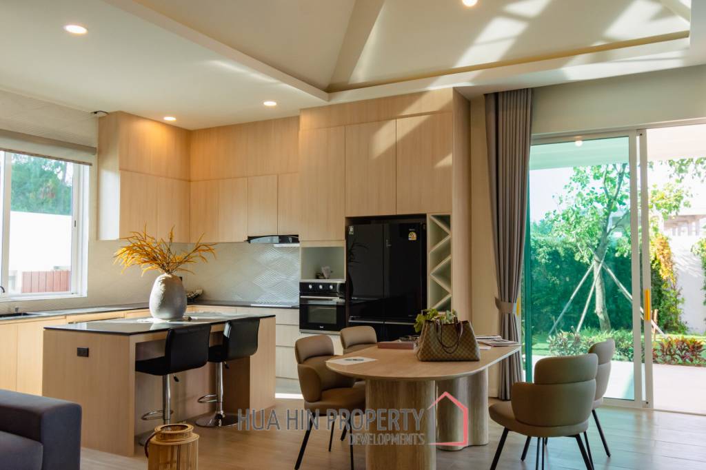 298 sqm New Modern pool villa in Thap Tai Hua Hin