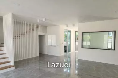 Bright 300 sqm 5 Bed Detached Home in Chan Kasem Chatuchak