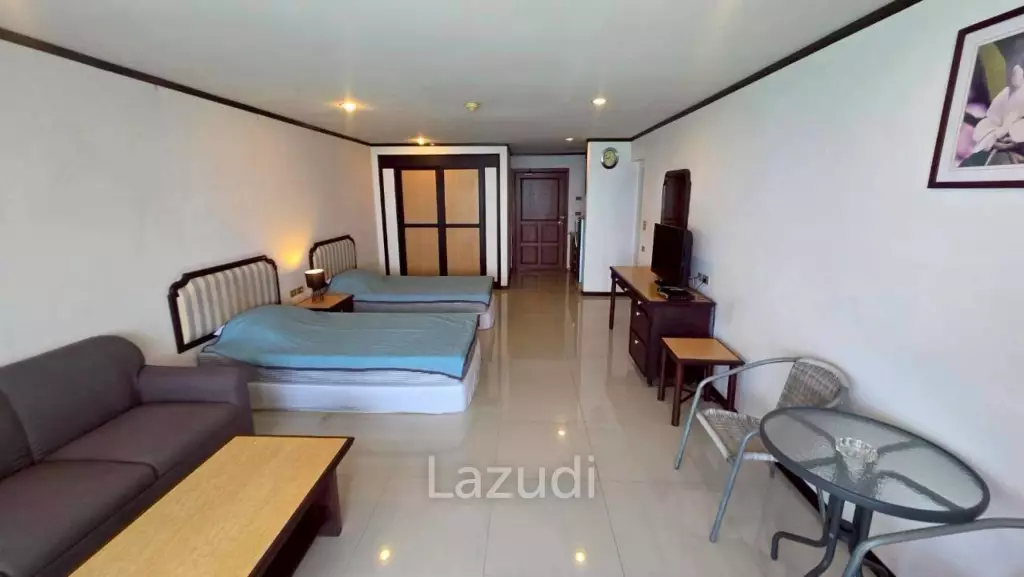 Large Studio with Ocean View for Rent Jomtien Plaza Condotel