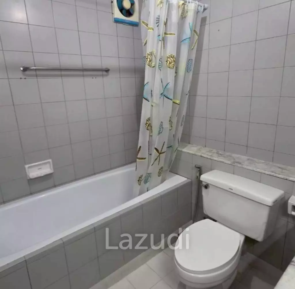 Large Studio with Ocean View for Rent Jomtien Plaza Condotel