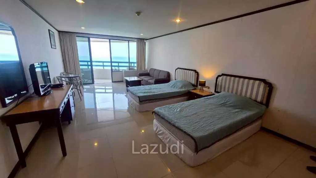 Large Studio with Ocean View for Rent Jomtien Plaza Condotel