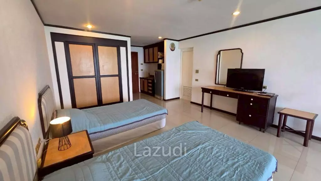 Large Studio with Ocean View for Rent Jomtien Plaza Condotel