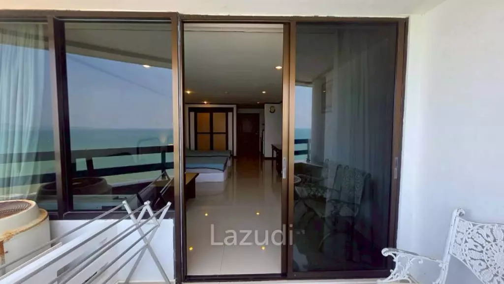 Large Studio with Ocean View for Rent Jomtien Plaza Condotel