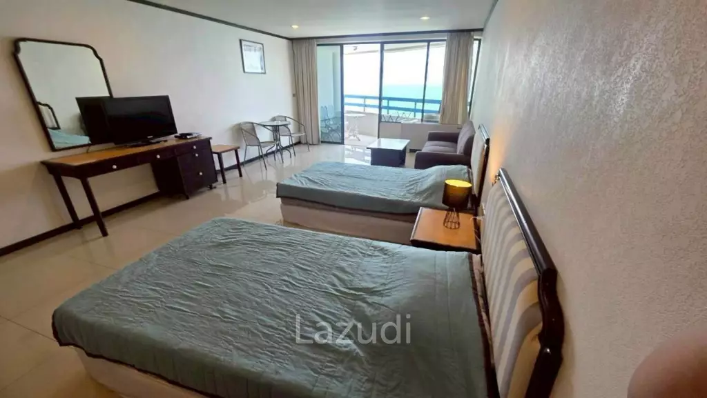 Large Studio with Ocean View for Rent Jomtien Plaza Condotel