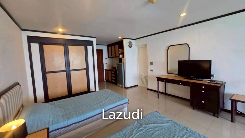 Large Studio with Ocean View for Rent Jomtien Plaza Condotel