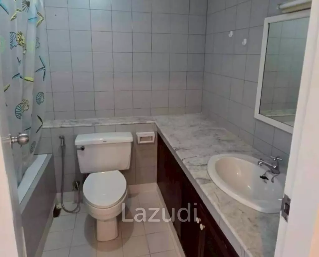 Large Studio with Ocean View for Rent Jomtien Plaza Condotel