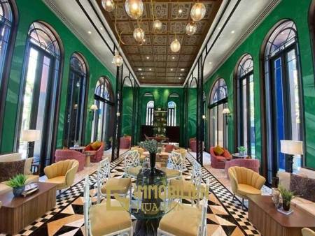 8 этаж / квартира-студия / балкон