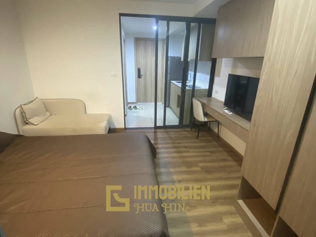 8 этаж / квартира-студия / балкон