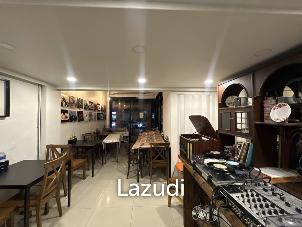 URGENT! Prime Sukhumvit 44 Location | Restaurant-Ready | No Key Money