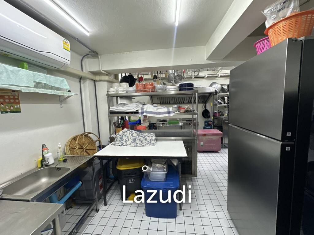 URGENT! Prime Sukhumvit 44 Location | Restaurant-Ready | No Key Money