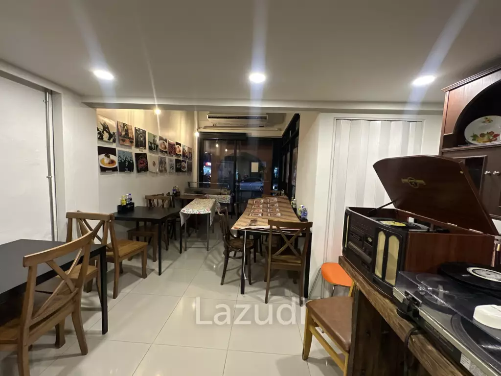 URGENT! Prime Sukhumvit 44 Location | Restaurant-Ready | No Key Money