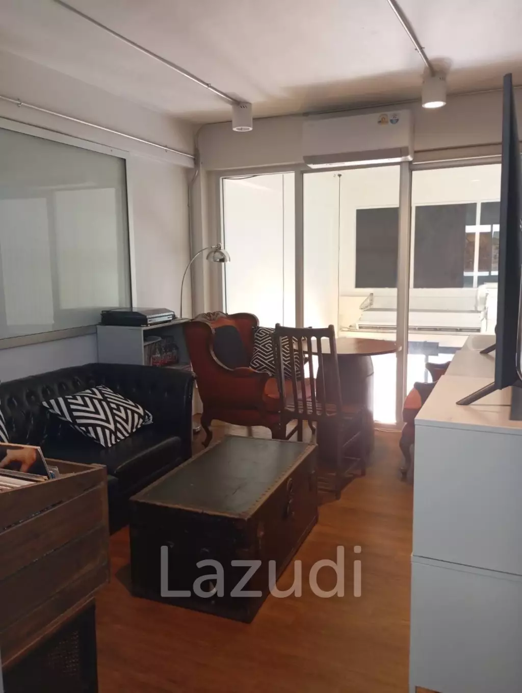 URGENT! Prime Sukhumvit 44 Location | Restaurant-Ready | No Key Money