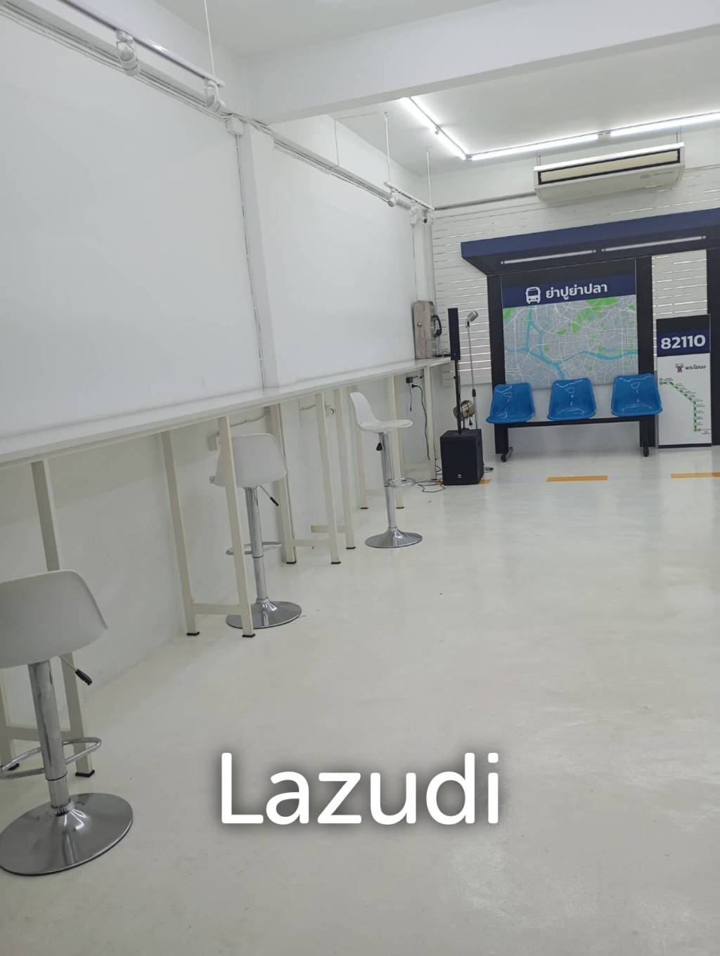 URGENT! Prime Sukhumvit 44 Location | Restaurant-Ready | No Key Money