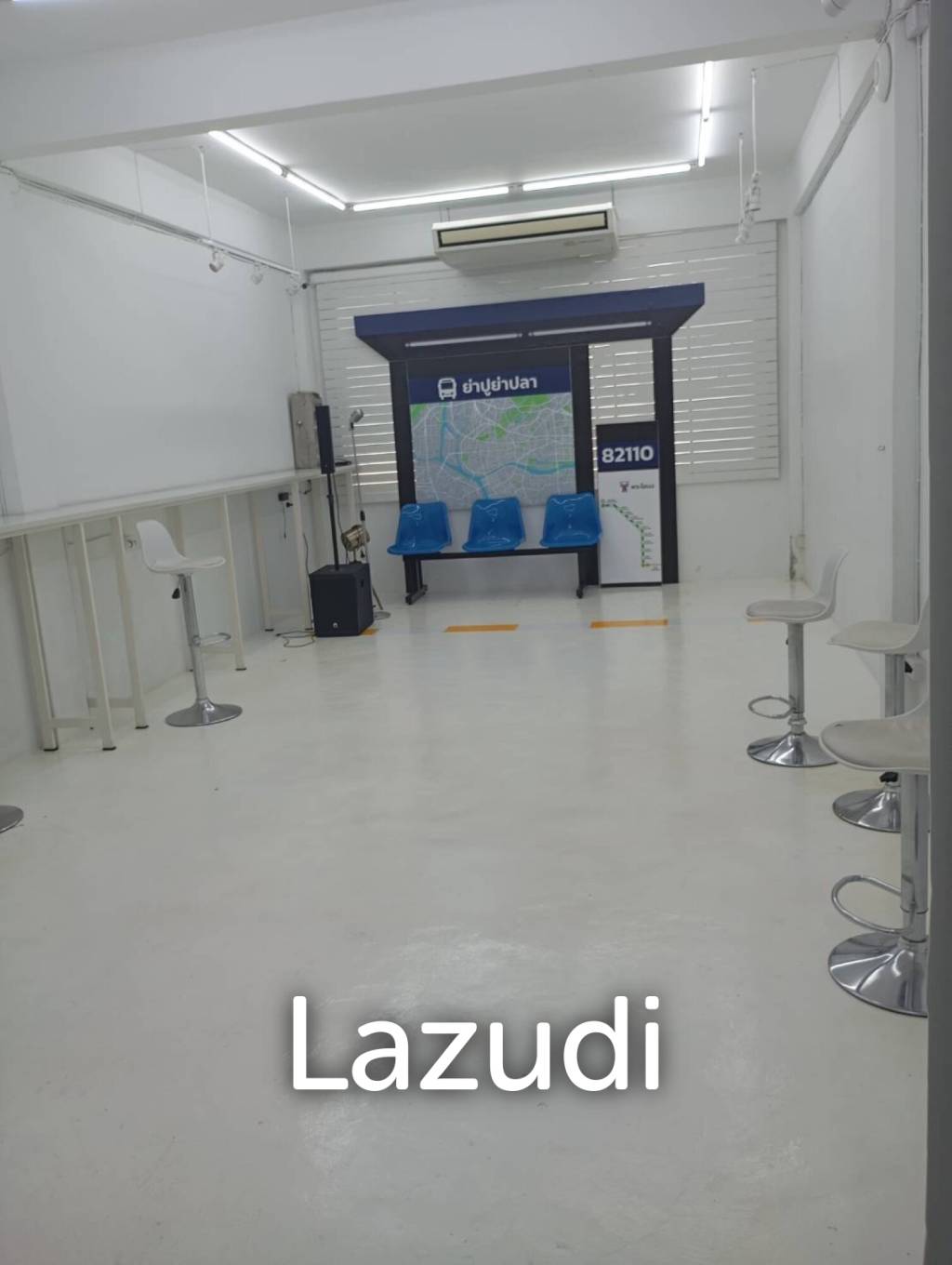 URGENT! Prime Sukhumvit 44 Location | Restaurant-Ready | No Key Money