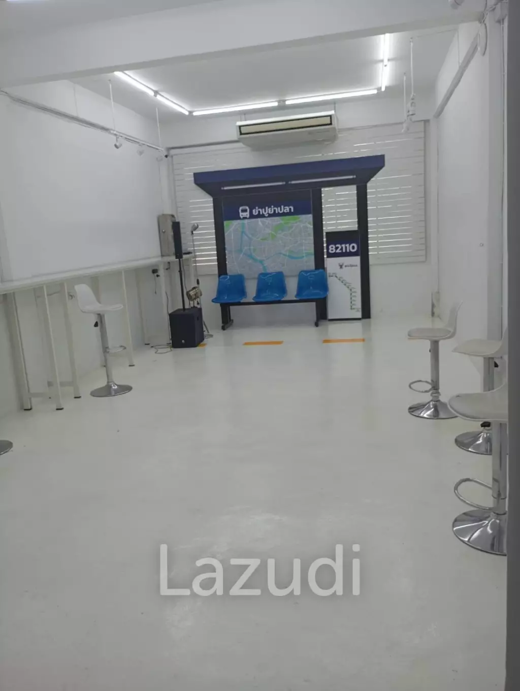 URGENT! Prime Sukhumvit 44 Location | Restaurant-Ready | No Key Money
