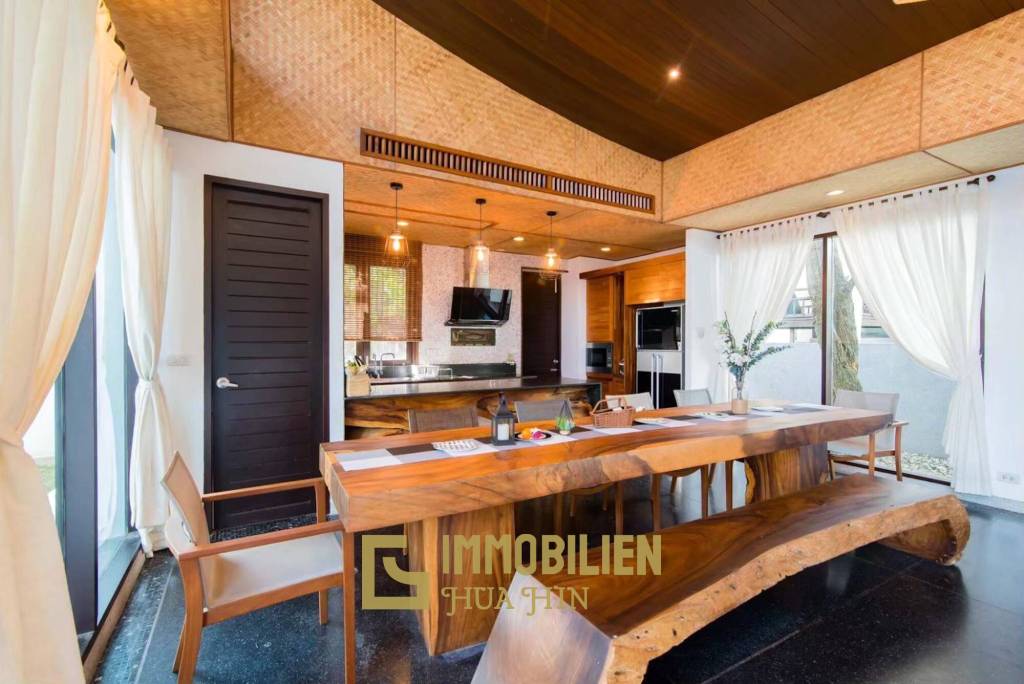 Oceanfront 4 Bedroom Pool Villa in Pran Buri