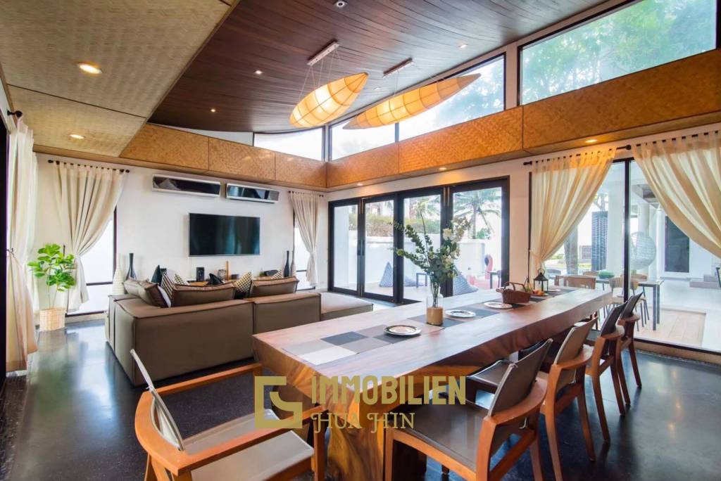 Oceanfront 4 Bedroom Pool Villa in Pran Buri