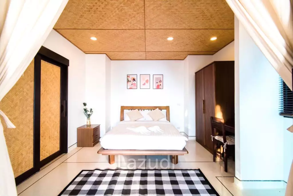 Oceanfront 4 Bedroom Pool Villa in Pran Buri