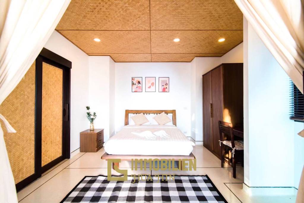 Oceanfront 4 Bedroom Pool Villa in Pran Buri